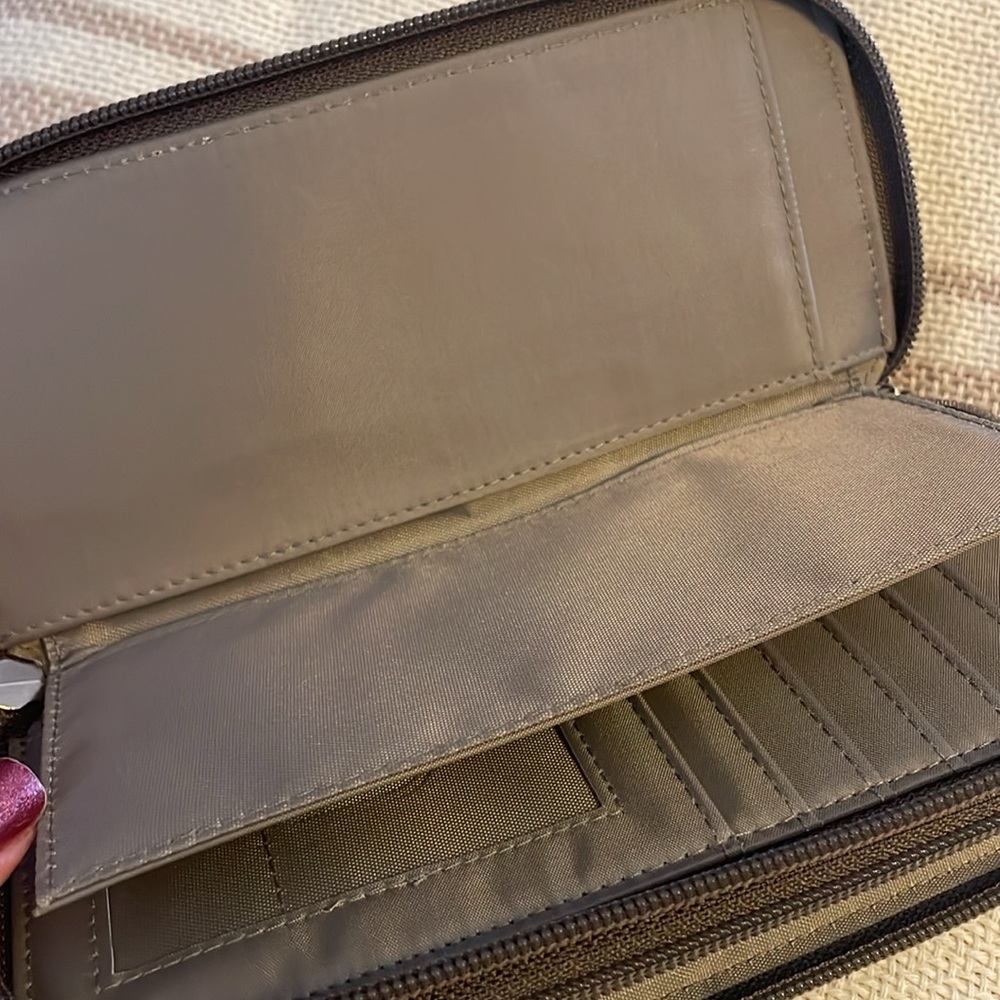 Metallic Wallet With Wristlet GUC - Picture 9 of 10